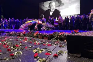 Vaxtanq Kikabidze dəfn olundu