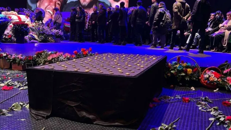 Vaxtanq Kikabidze dəfn olundu