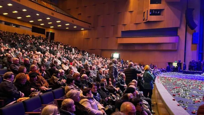 Vaxtanq Kikabidze dəfn olundu