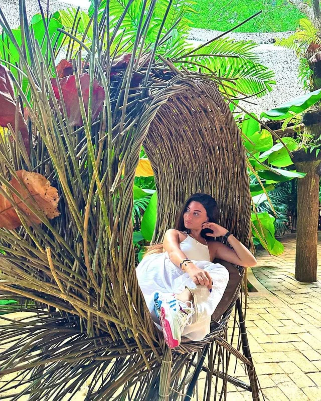 “Çox şeyləri olsa da, xoşbəxtlikləri azdır”