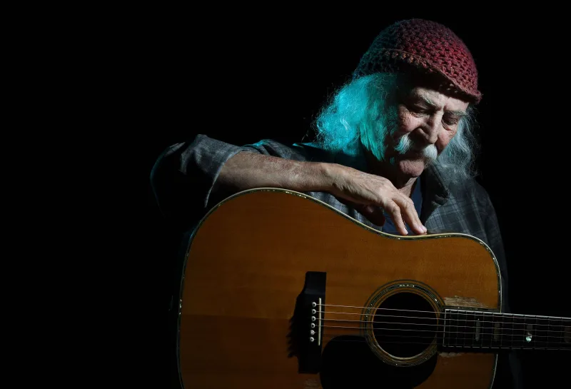 Əfsanəvi rok ifaçısı həyatını itirdi