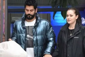 Yeni doğulan oğulları ilə ilk dəfə görüntüləndilər