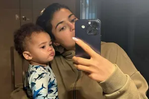 Kayli oğlunun üzünü ilk dəfə göstərdi