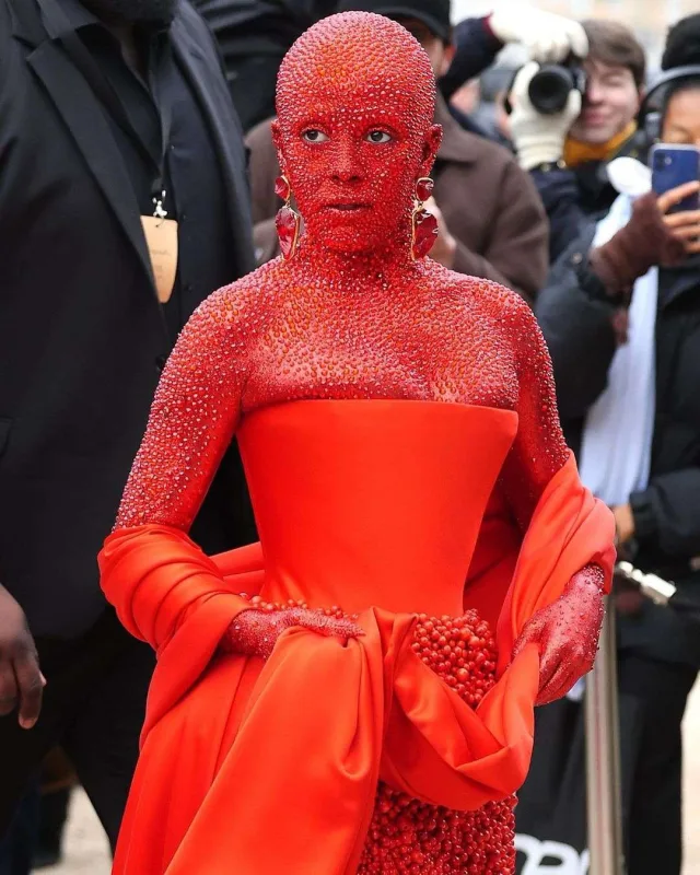 Qorxulu obrazına 30 min qaş istifadə edilib