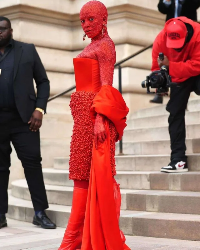 Qorxulu obrazına 30 min qaş istifadə edilib