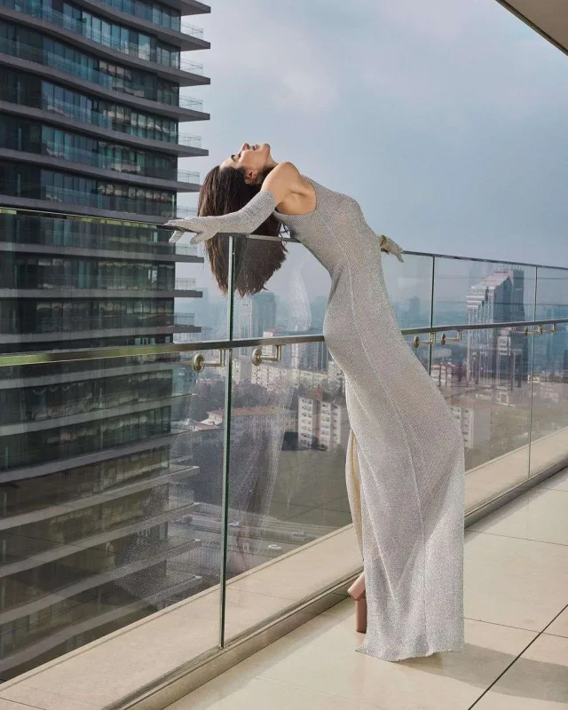 Nəsrin “Versace”nin siması oldu