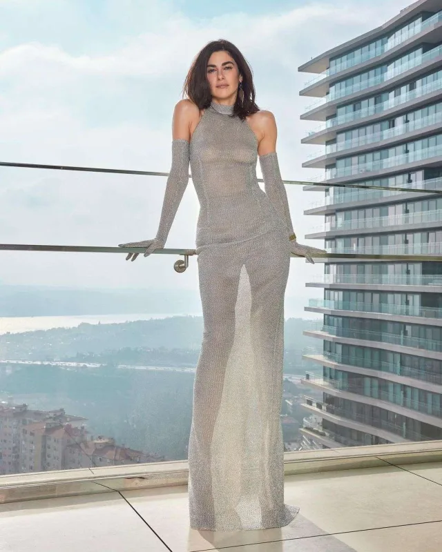 Nəsrin “Versace”nin siması oldu