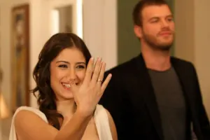 Hazal yeni “Aşk-ı memnu”dan danışdı