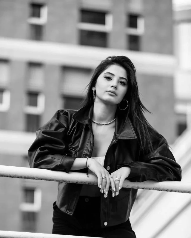 Hazal yeni “Aşk-ı memnu”dan danışdı