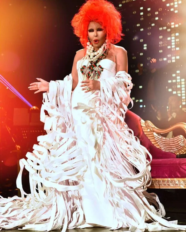 Filmi üçün səhnələrdən uzaqlaşdı