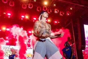 Musiqi arxivini 200 milyona satdı