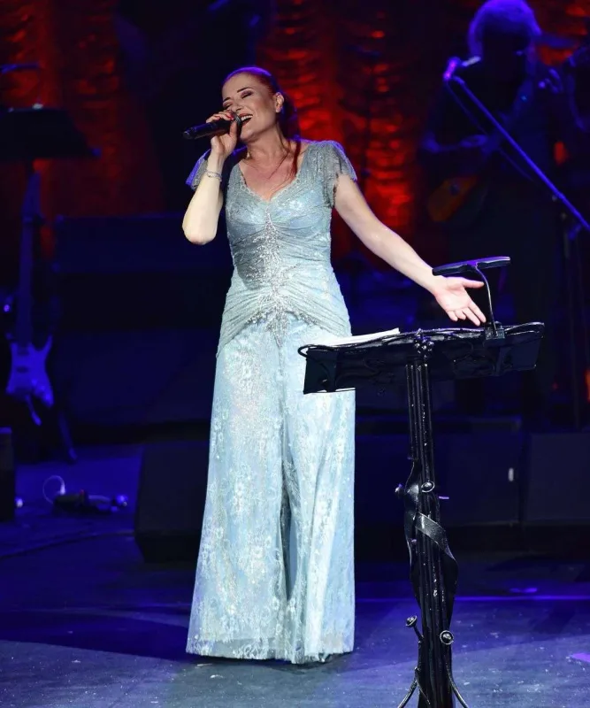 Candan Erçetin Bakıya gəlir