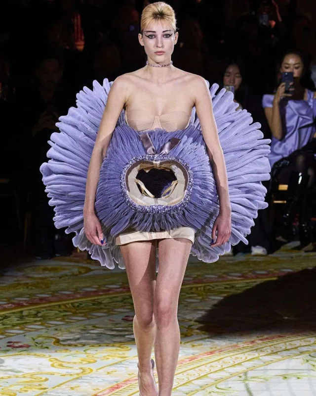 Daha bir qeyri-adi dəfilə