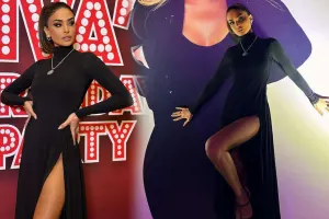 Pərvinin ayaq dekolteli libası...