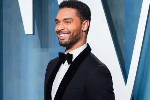 “Bridgerton” ulduzu dünyanın ən yaraşıqlı kişisi seçildi