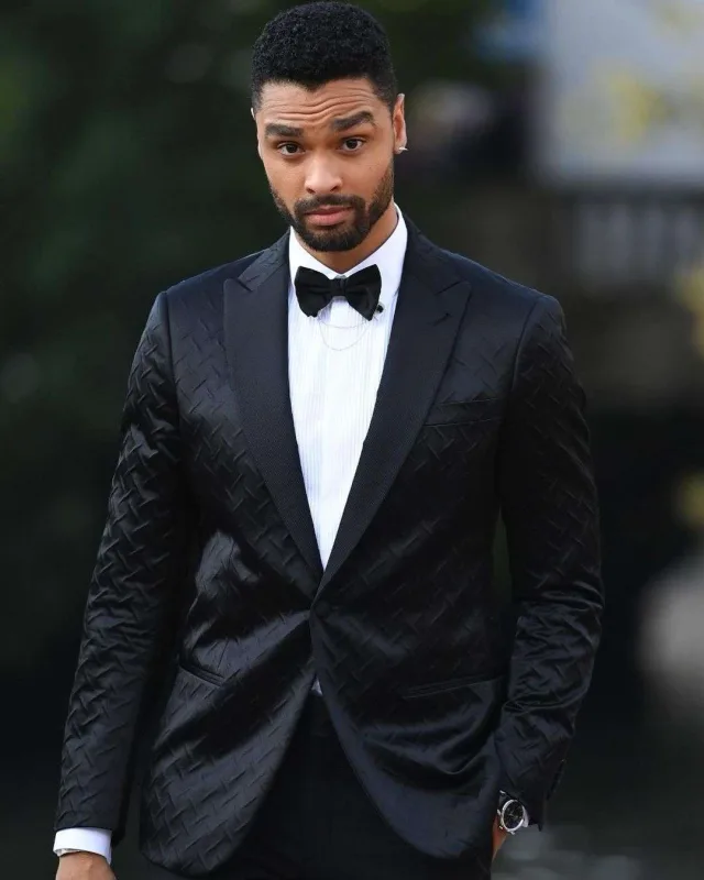 “Bridgerton” ulduzu dünyanın ən yaraşıqlı kişisi seçildi