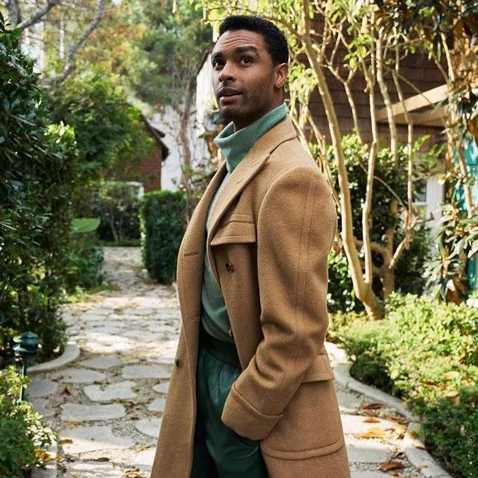 “Bridgerton” ulduzu dünyanın ən yaraşıqlı kişisi seçildi