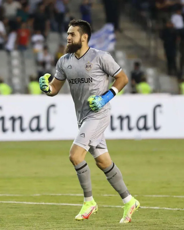 “Şahruddin, qabağa qaçma”