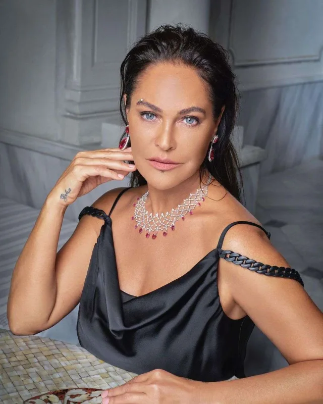 Hülya bu yarışmada münsif olacaq