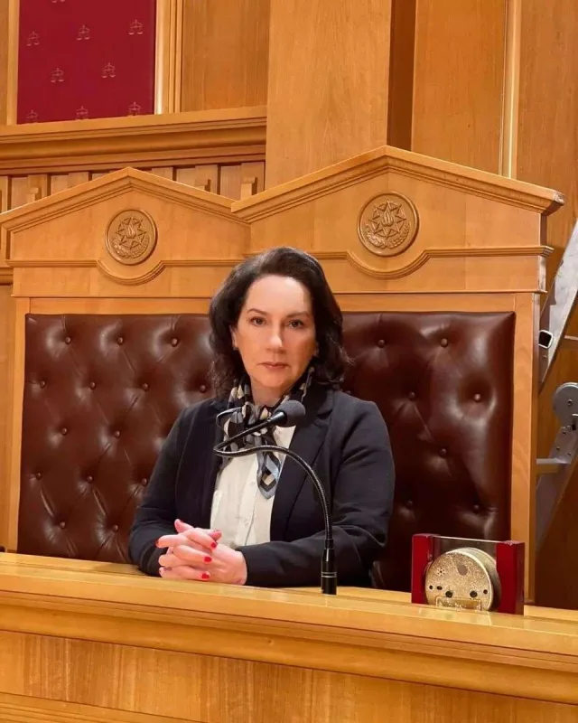 “Həyat yoldaşım əyilməyən, şax adamdır”