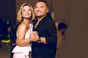 “İlkin getdiyi məkandan şəkil göndərir”