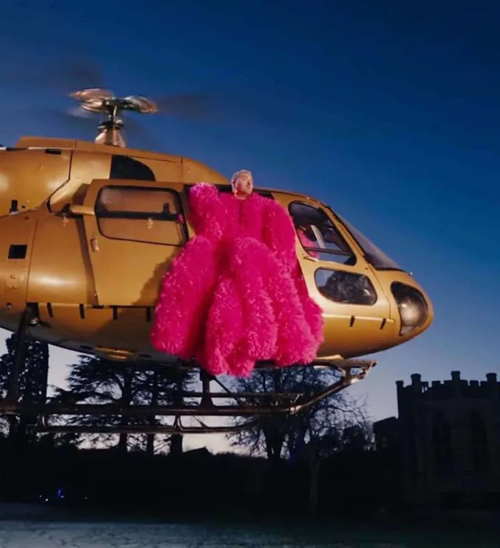 Sem Smit qalmaqallı obrazlarda