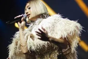 Röya həqiqətən də damdan tullanıb?