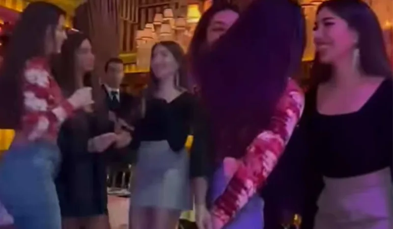 Demet azərbaycanlılarla belə əyləndi