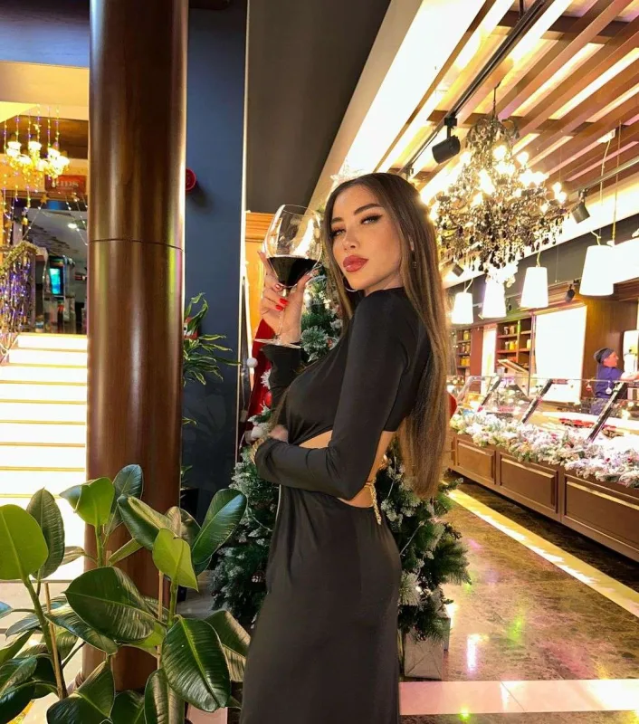 Demet azərbaycanlılarla belə əyləndi