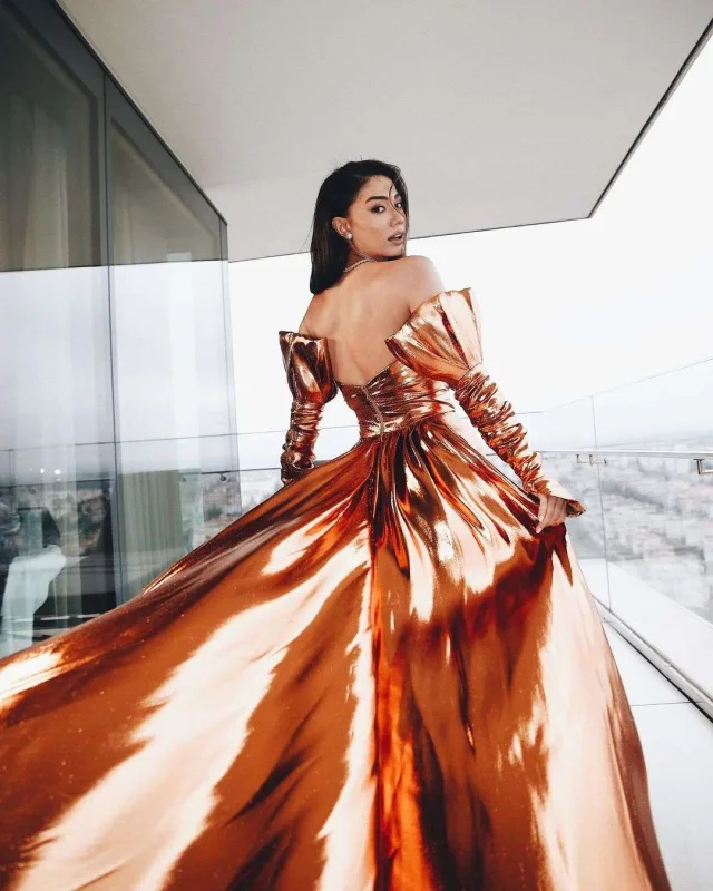 Demet azərbaycanlılarla belə əyləndi