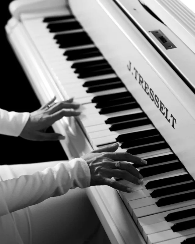 Pasterin yayımlanmamış toy görüntüləri