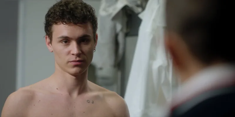 Onu çılpaq görmək istədilər, məyus oldular