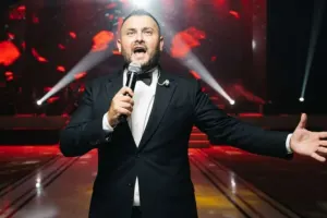 Murad anasıyla görüntüsünü paylaşdı