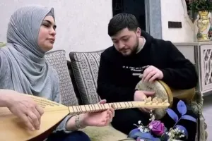 Əməkdar artistdən kürəkəniylə birgə ifa