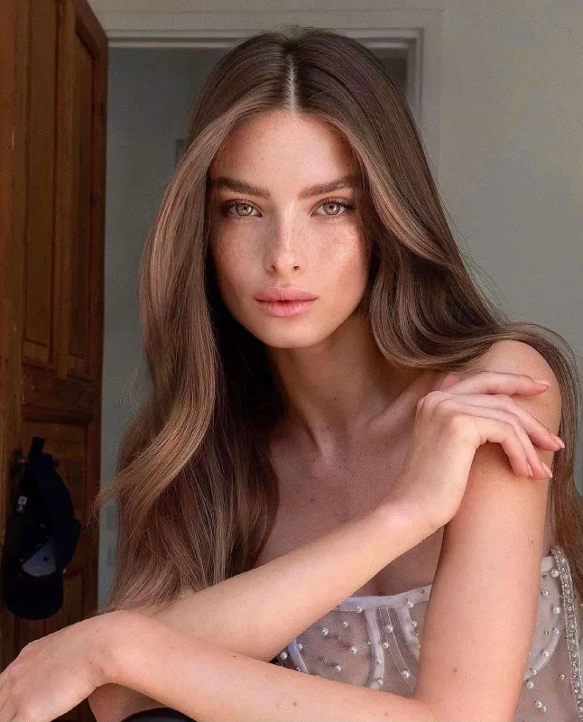 DiKaprio 19 yaşlı modellə eşq yaşayır?