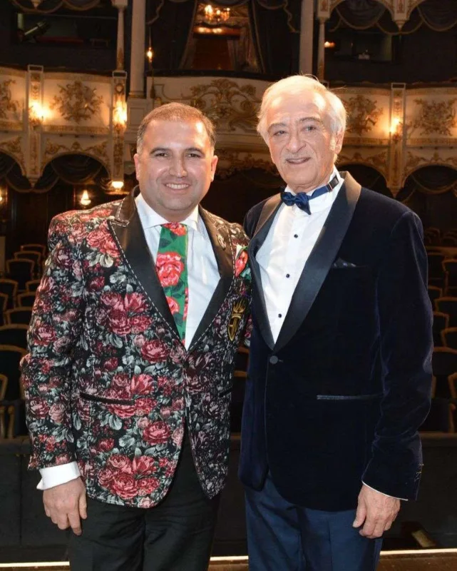 Polad Bülbüloğlu ad gününü teatrda keçirdi