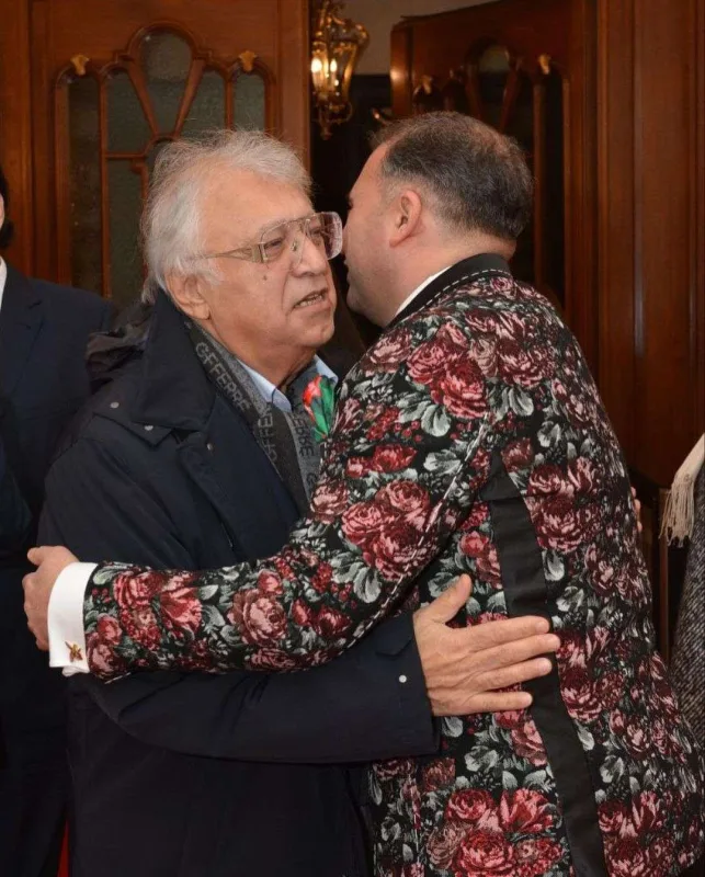 Polad Bülbüloğlu ad gününü teatrda keçirdi
