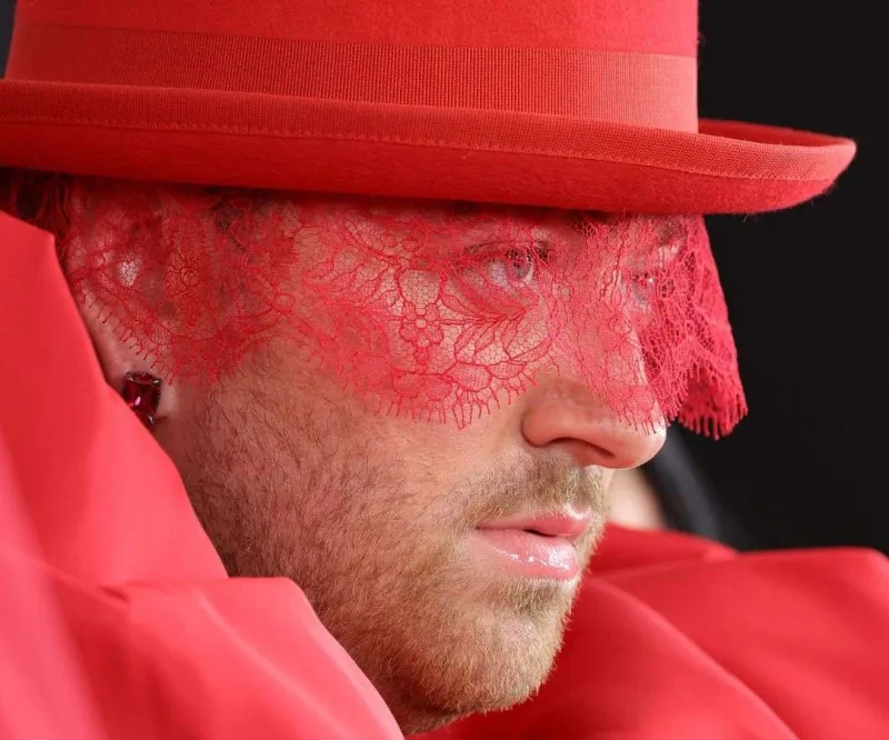 “Qremmi”də qırmızı xalı şuxluğu!