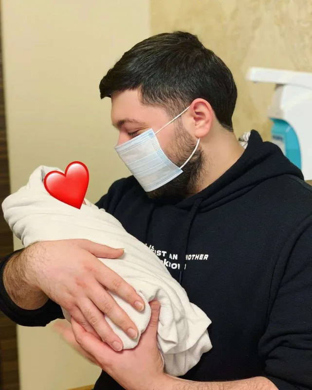 Fərqanə Qasımova nənə oldu