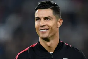 Ronaldonun köynəyi Türkiyə üçün satışa çıxarıldı