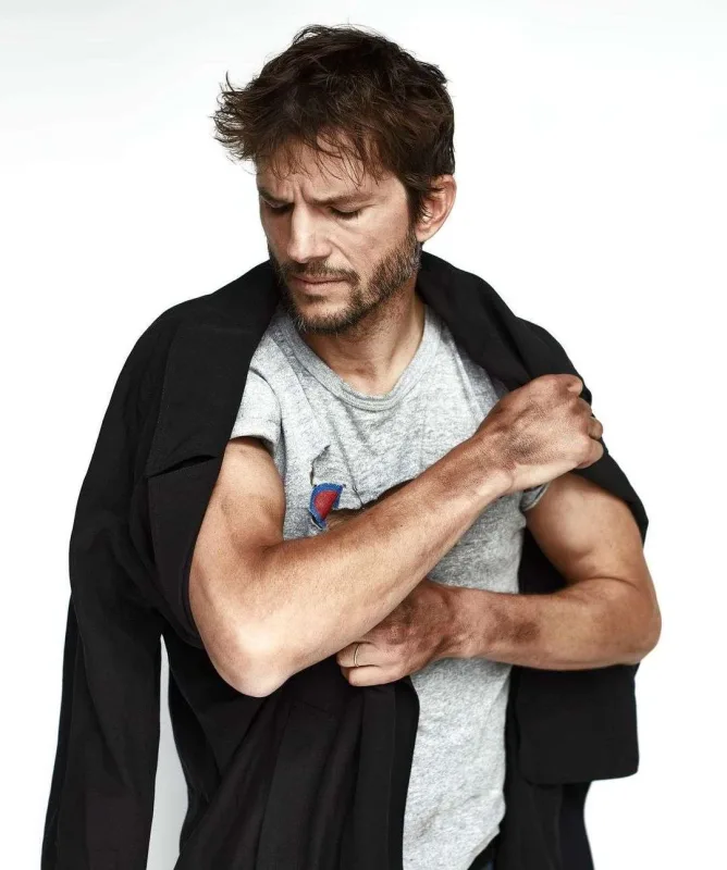 Eşton Katçerin bir qulağı kar olub