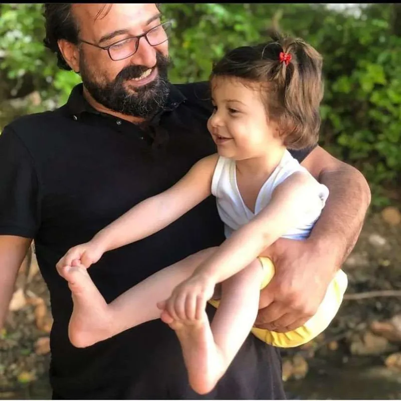 Türk musiqiçi ailəsiylə dağıntılar altında can verdi