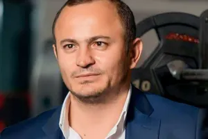 “Canın çıxsın, pul yüklə ki, donmayasan”