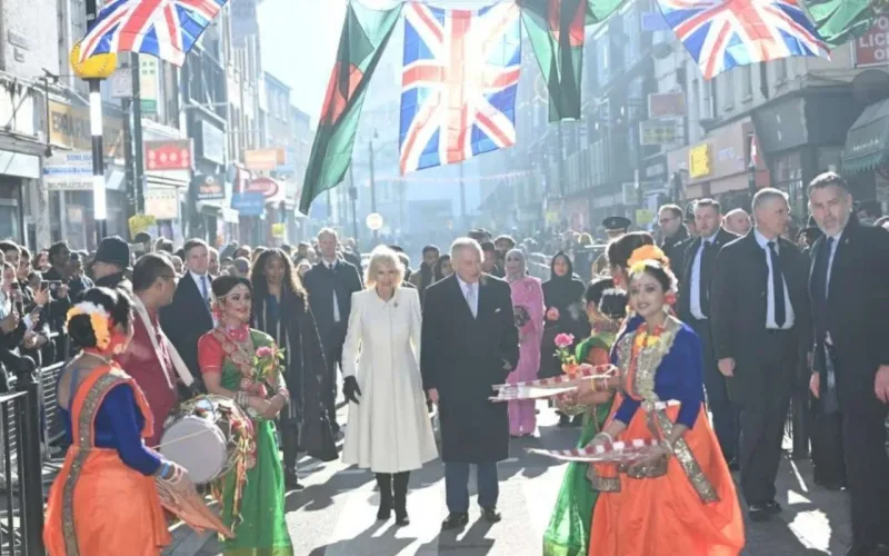 Kral deşilmiş corabı ilə gündəmdə