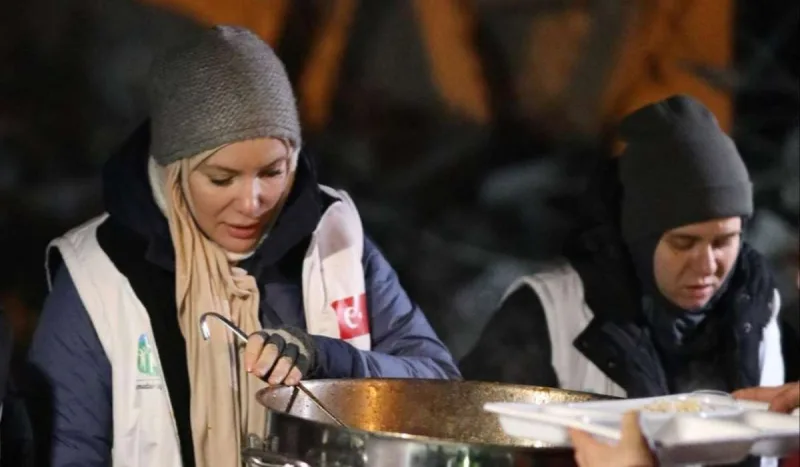 “Arka sokaklar”ın Zeynepi yardım üçün küçələrdə