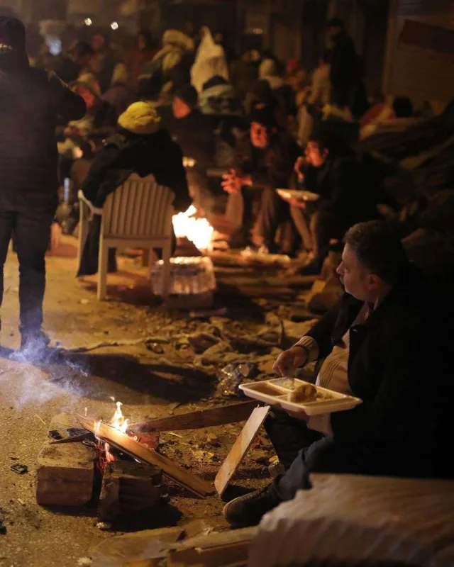 “Arka sokaklar”ın Zeynepi yardım üçün küçələrdə