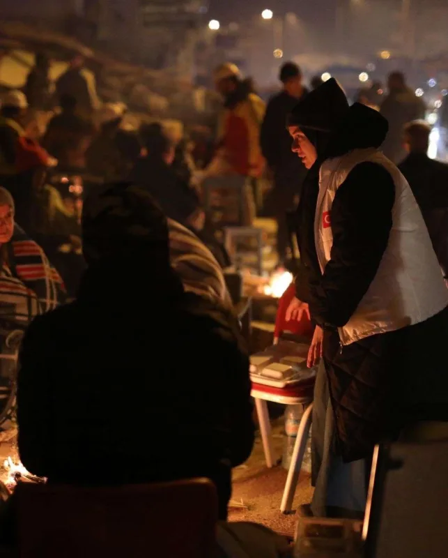 “Arka sokaklar”ın Zeynepi yardım üçün küçələrdə
