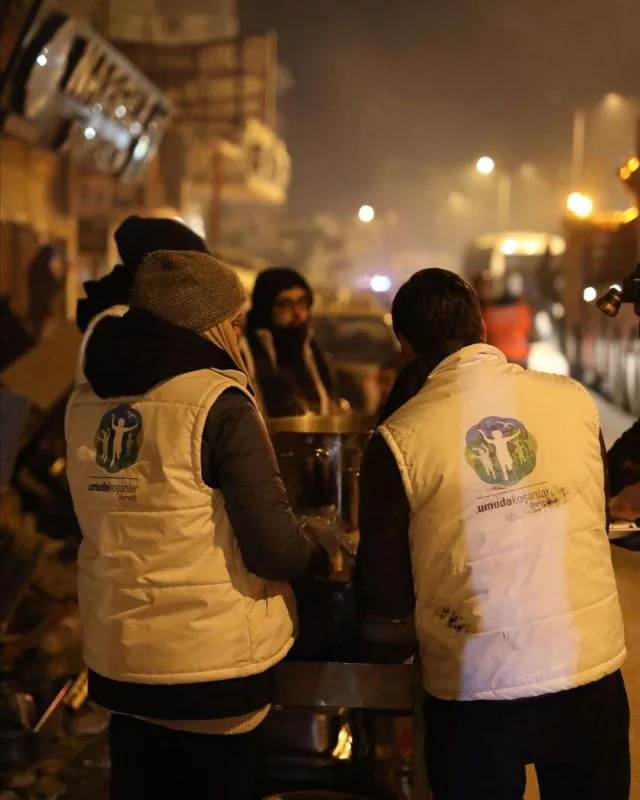 “Arka sokaklar”ın Zeynepi yardım üçün küçələrdə