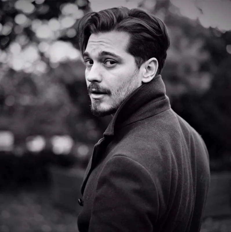 Zəlzələ bölgəsinə çadırlar göndərdi