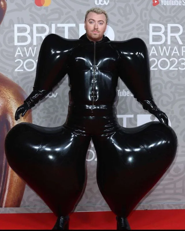 Sem yenə geyimi ilə təəccübləndirdi